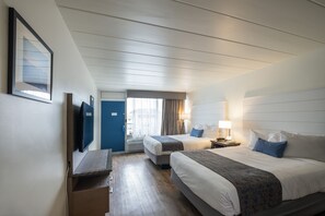 Kahden hengen huone, 2 keskisuurta parisänkyä | Työpöytä, pimennysverhot, silitysrauta/-lauta, ilmainen Wi-Fi