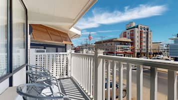 Deluxe Apartment, 2 Bedrooms, 2 Bathrooms | Balcony view