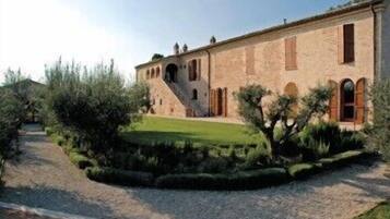 Mặt tiền nơi lưu trú