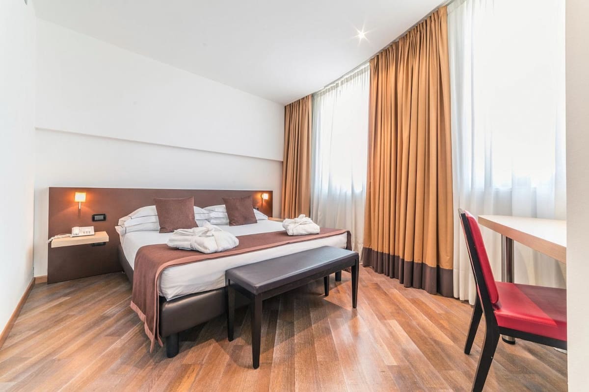 Hypoallergeen beddengoed, donsdekens, een minibar, een kluis op de kamer