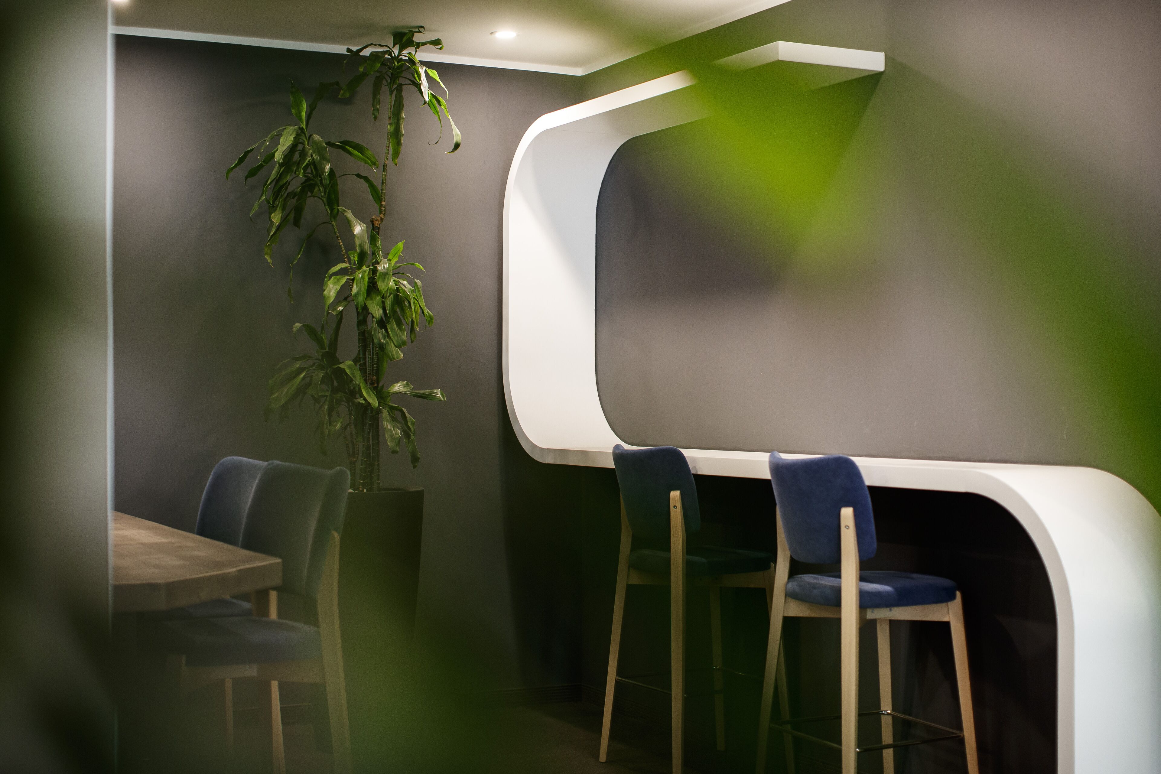 breakfast, lunch and dinner served