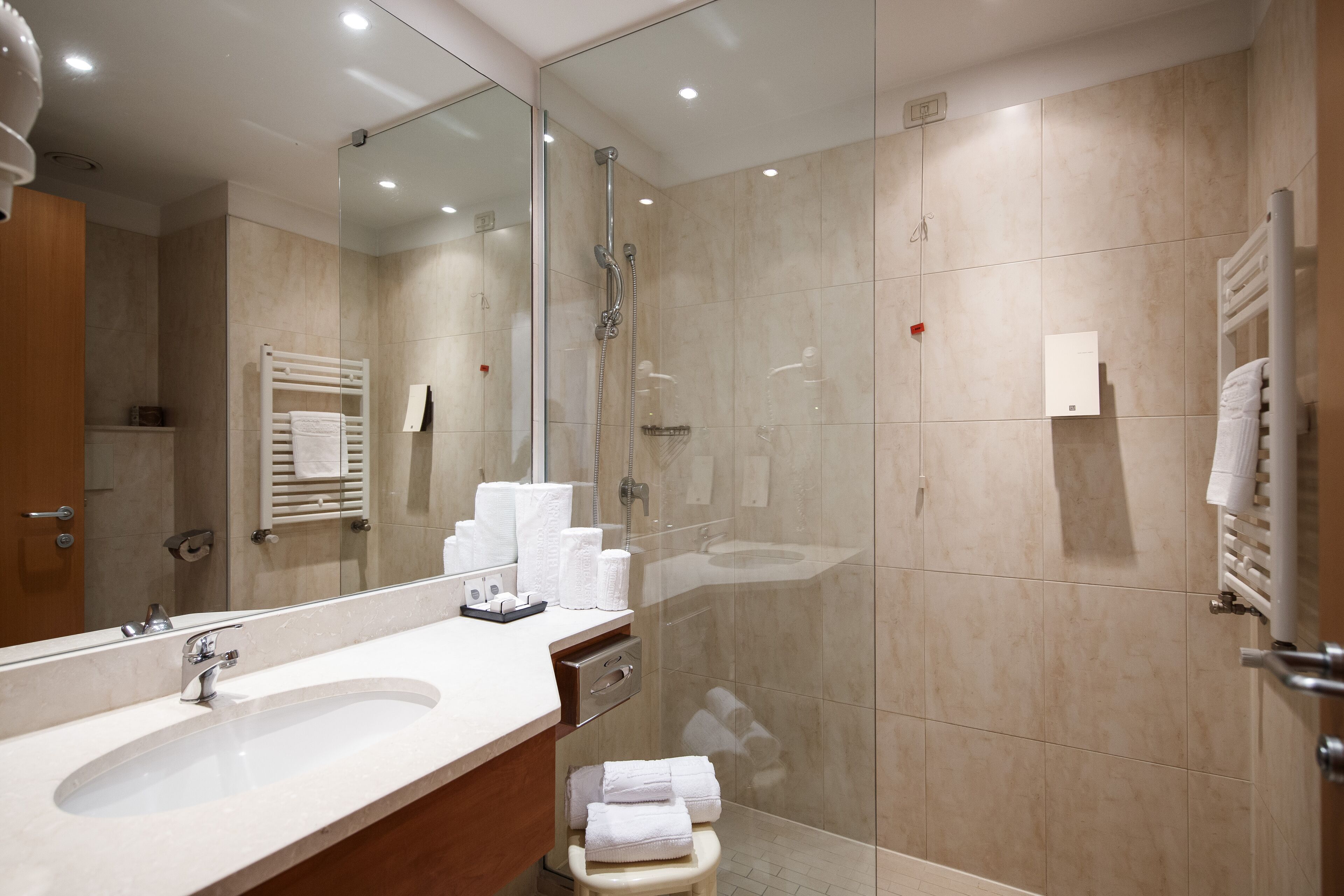 shower, free toiletries, hair dryer, bidet