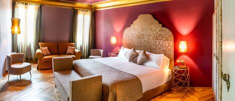 Junior studio suite | Luxe beddengoed, donsdekens, een minibar, een kluis op de kamer