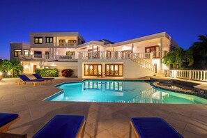 Villa de lujo (Infinity 8 rooms) | Piscina privada