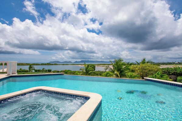 芳香疗法、海滩按摩、面部护理、脚底按摩、指（趾）甲修剪和护理