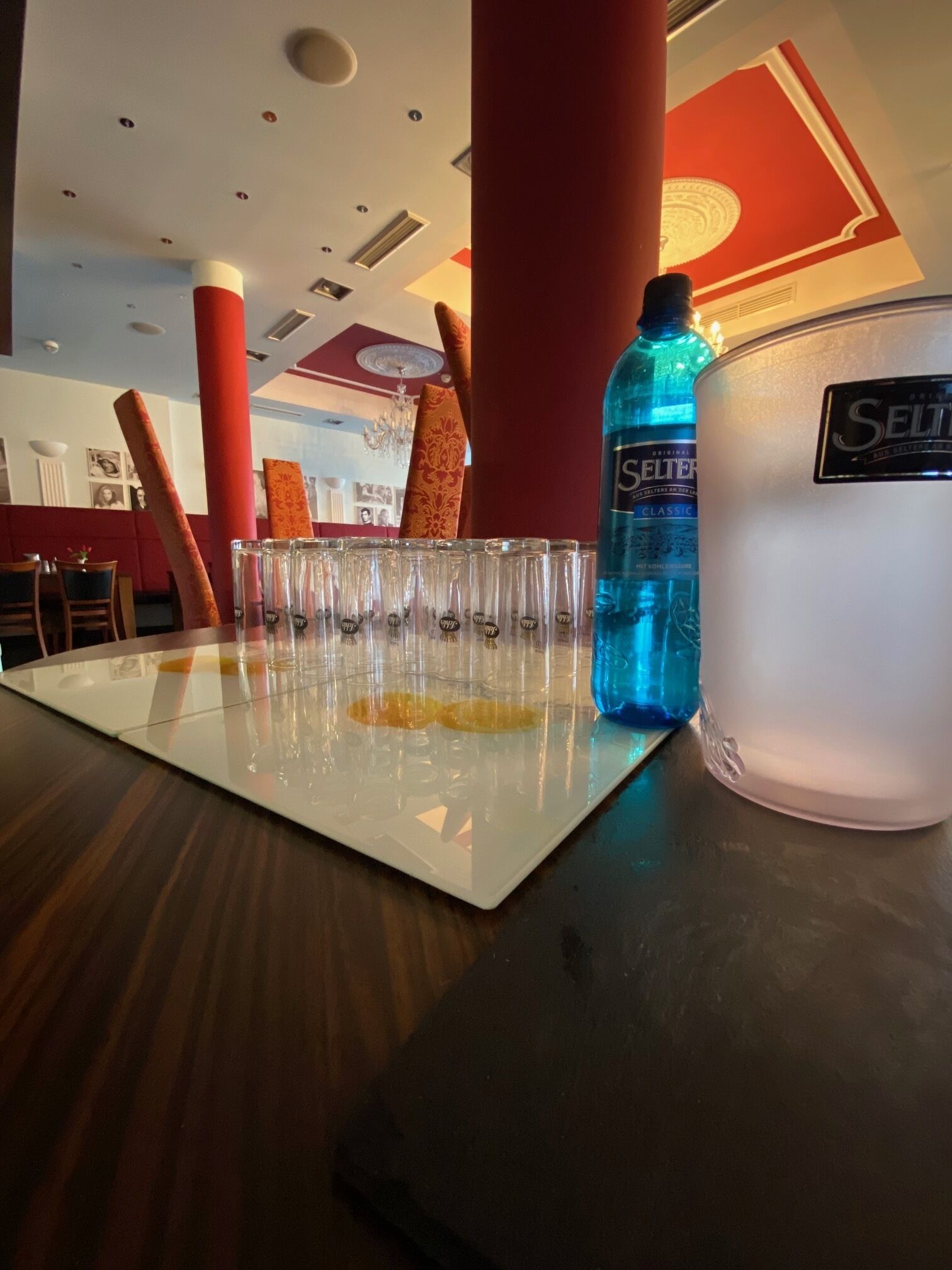 بوفيه فطور مجانًا يوميًا