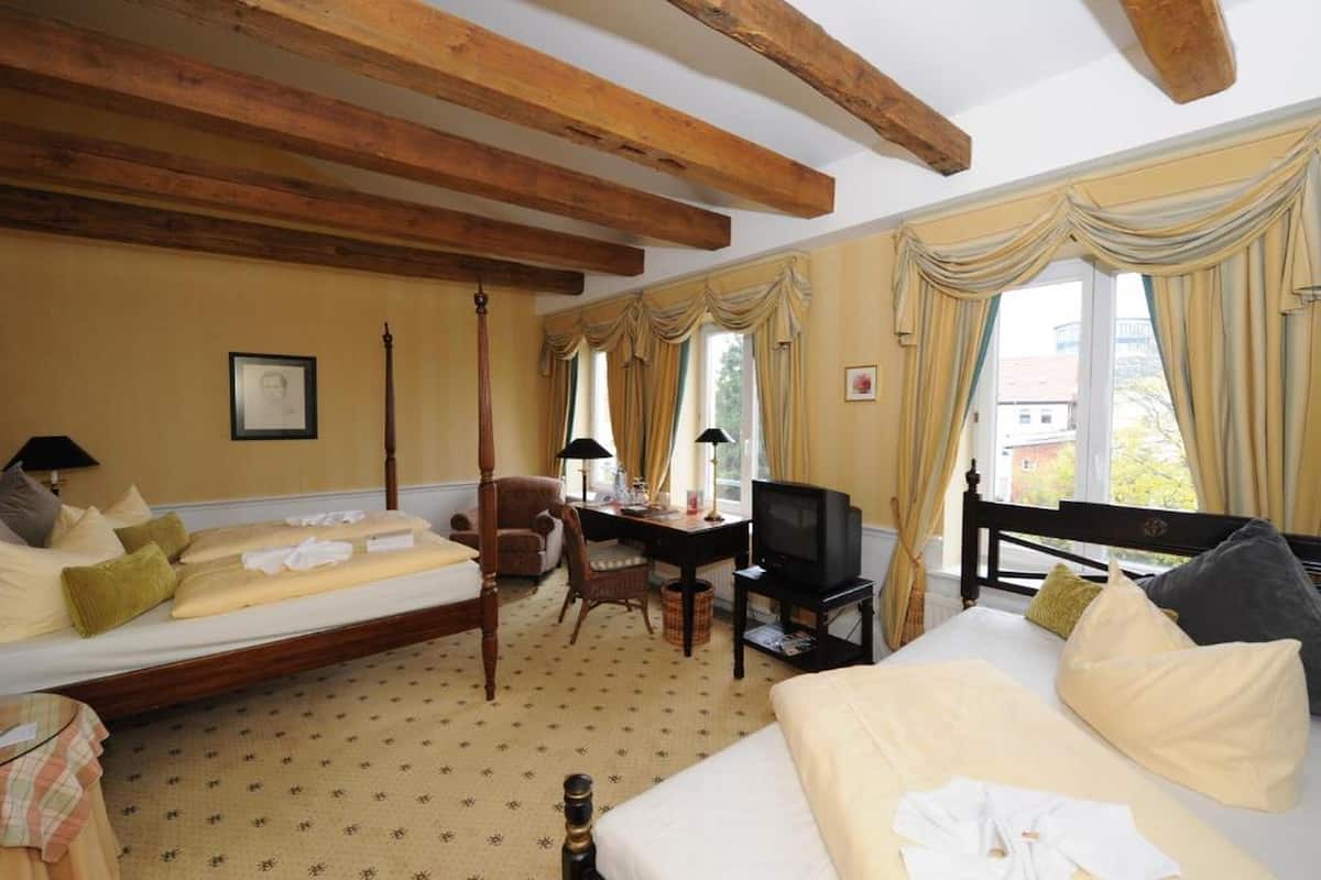 Triple Room | In-room safe, desk, iron/ironing board, free cribs/infant beds