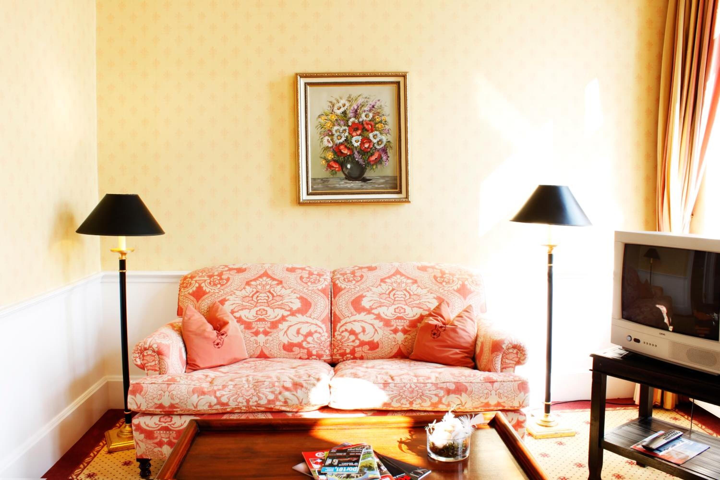 32-inch flat-screen tv with cable channels, tv