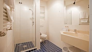 Standard Room | Bathroom | Shower, free toiletries, hair dryer, slippers