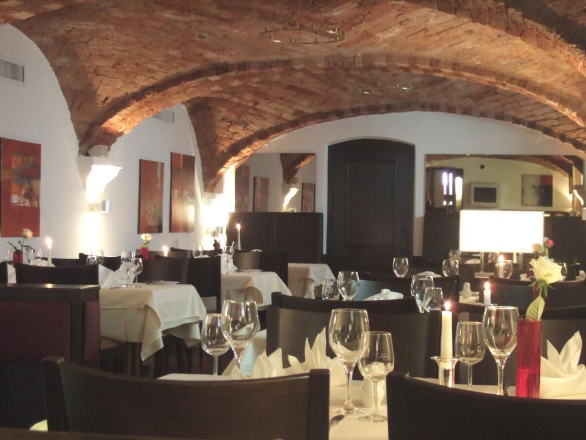 breakfast, lunch, dinner served; al fresco dining