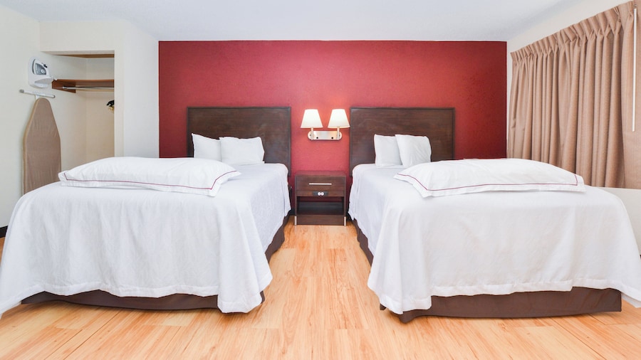 Red Roof Inn PLUS+ & Suites Guilford