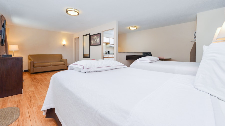 Red Roof Inn PLUS+ & Suites Guilford