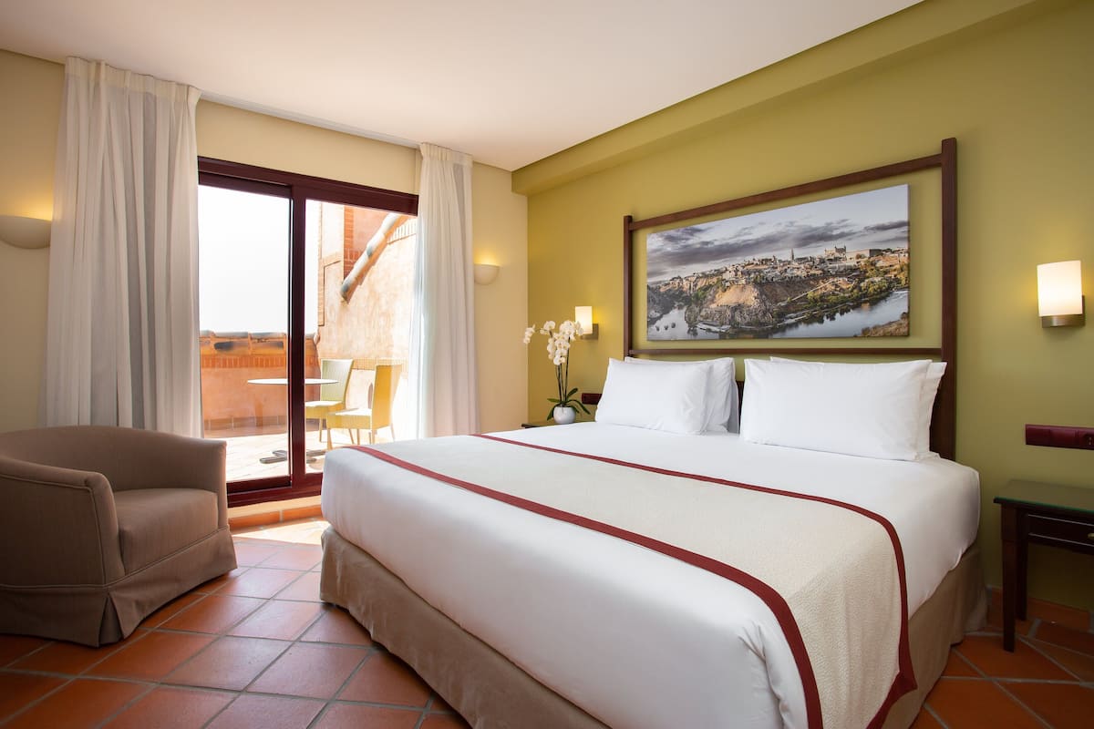 Minibar, in-room safe, individually decorated, individually furnished