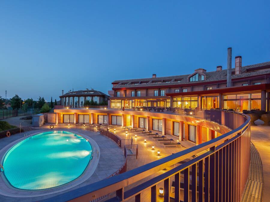 Sesongbasert utendørsbasseng