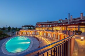 Piscine extérieure (ouverte en saison)