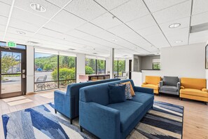 Lobby - Comfort Inn & Suites Glenwood Springs On The River (Glenwood Springs)