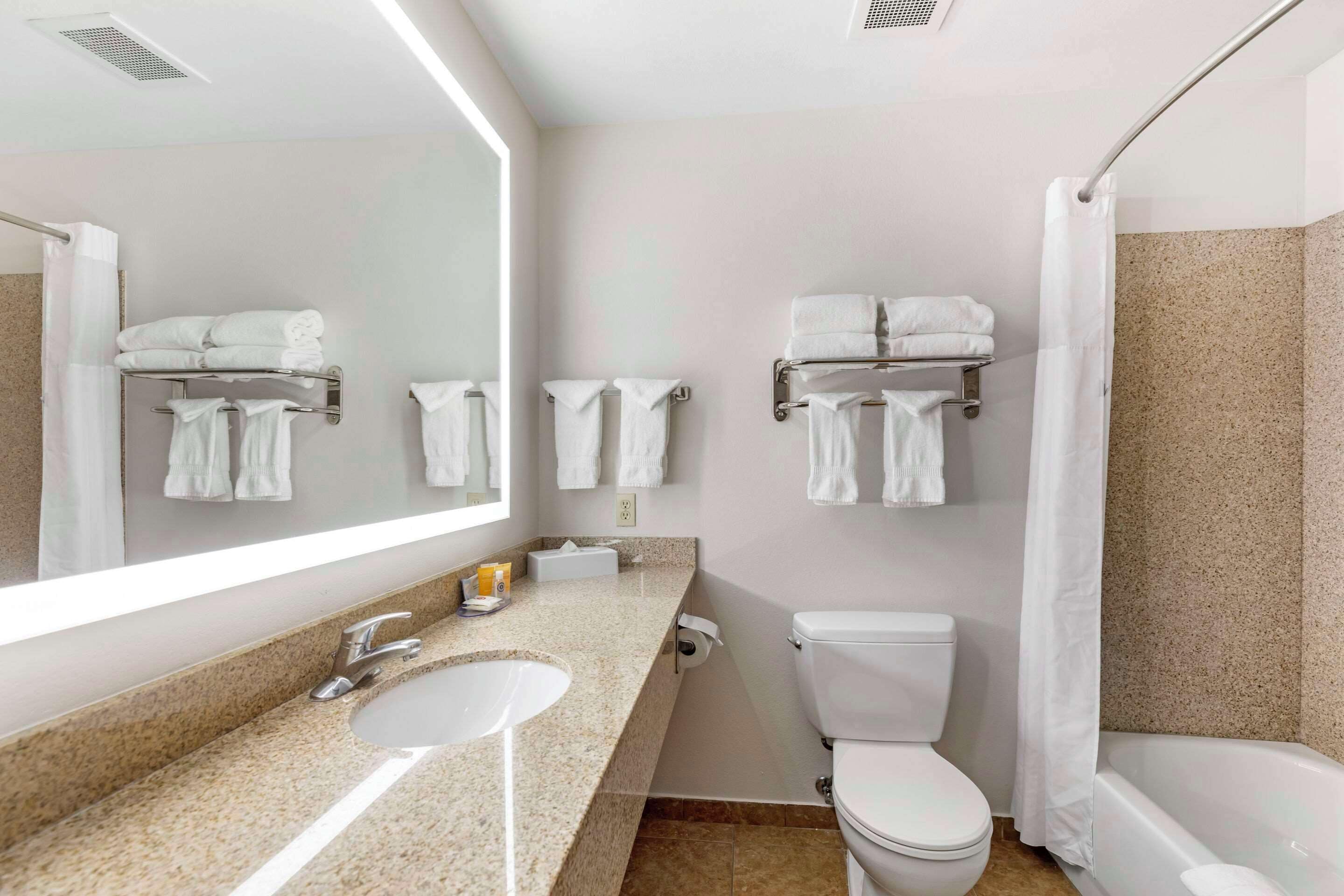 1 bedroom, premium bedding, desk, laptop workspace