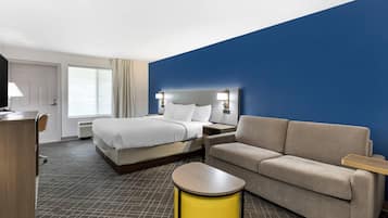 Habitación empresarial, 1 cama King size y sofá cama, para no fumadores | Ropa de cama de alta calidad y escritorio