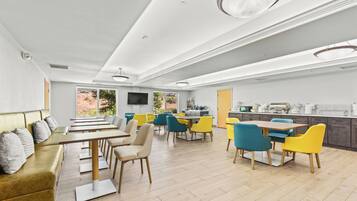 Free daily buffet breakfast