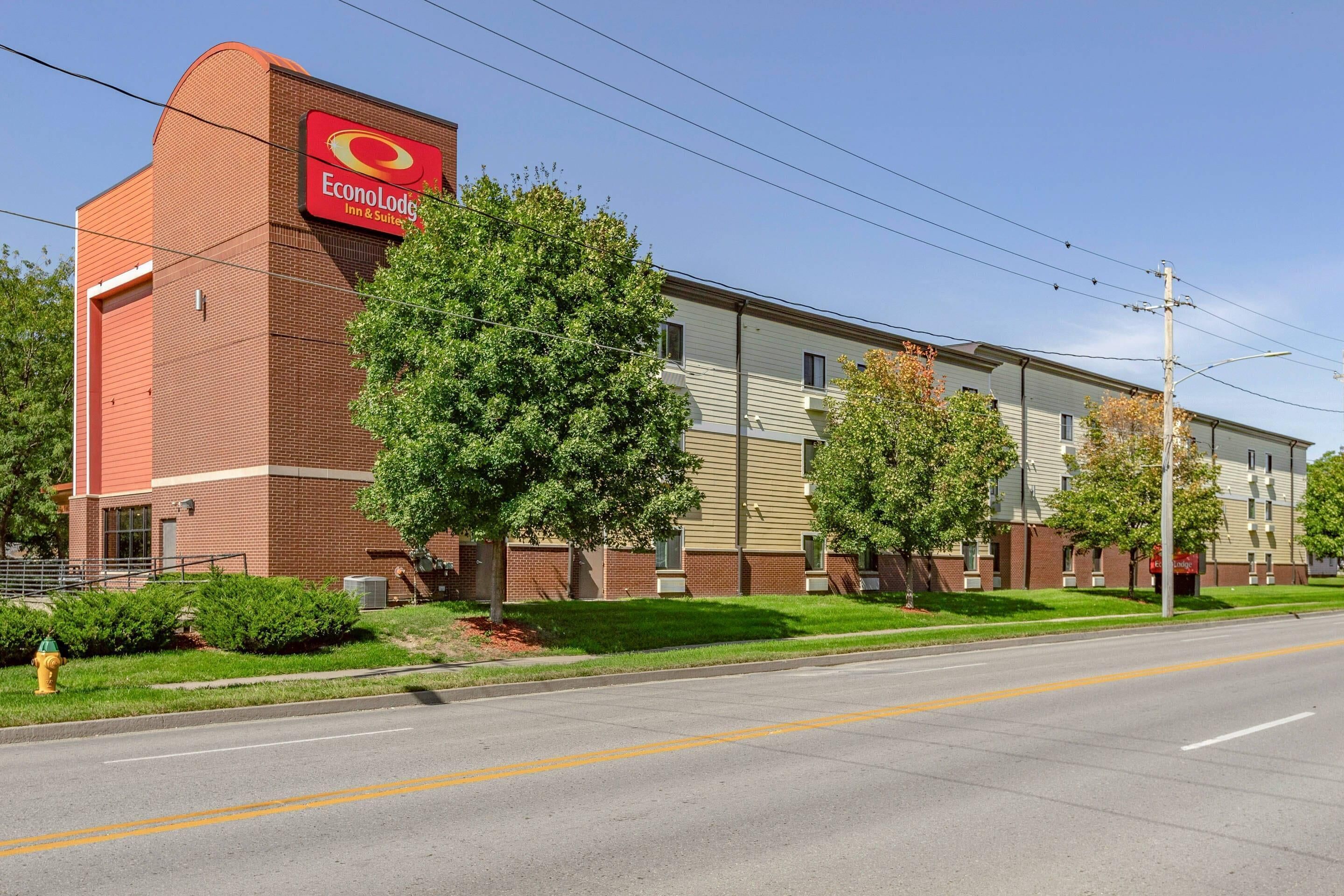 A two-story EconoLodge Inn & Suites building with a red-brick facade and beige siding.