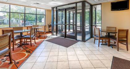 Econo Lodge Inn & Suites Des Moines Fairgrounds Area