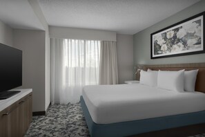 One King Bed Suite | Premium bedding, desk, laptop workspace, blackout drapes - Hilton Garden Inn Macon / Mercer University (Macon)