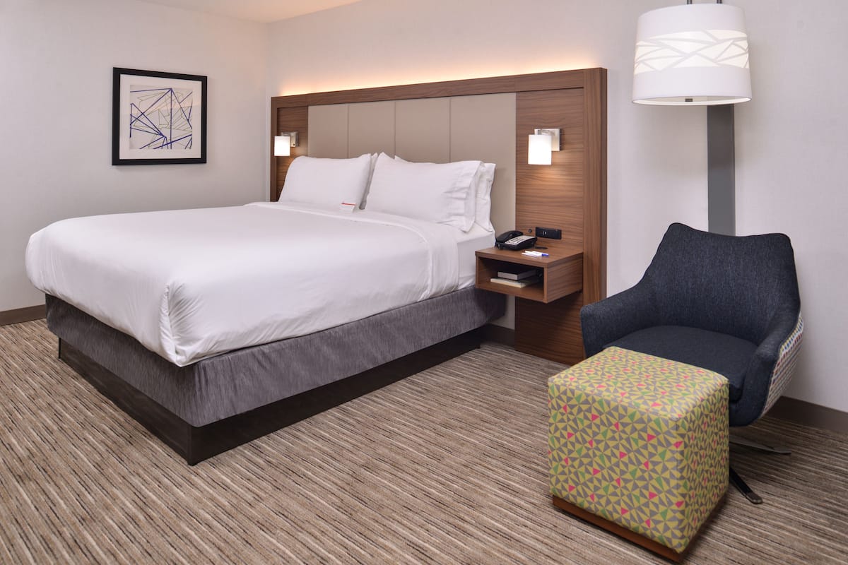 1 bedroom, desk, laptop workspace, blackout drapes