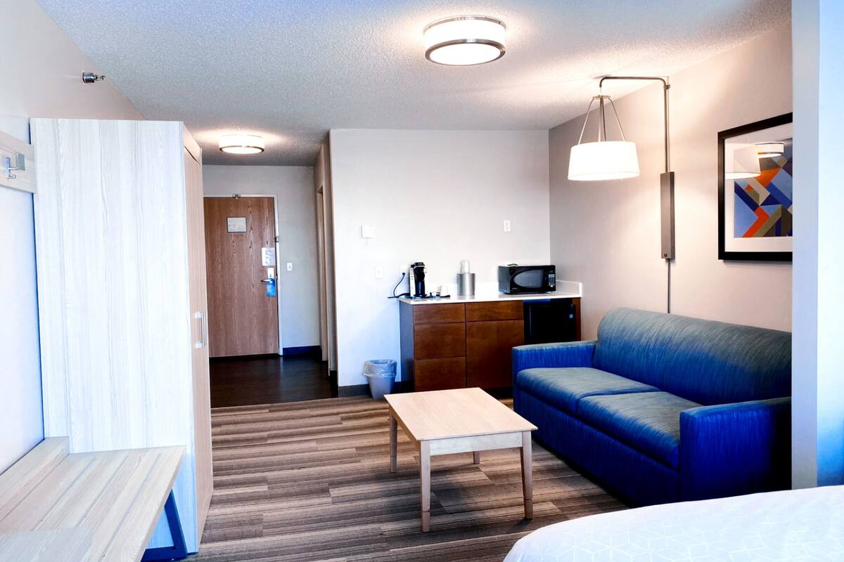 1 bedroom, in-room safe, desk, iron/ironing board