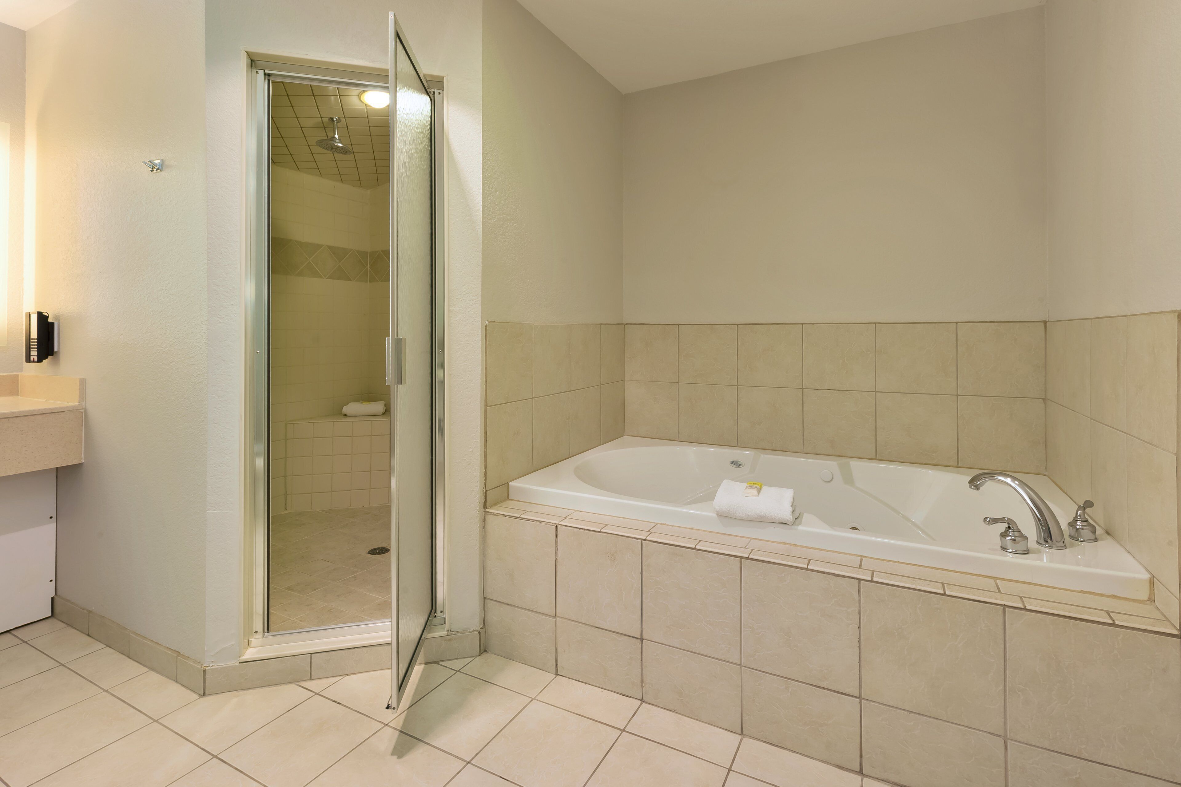 suite, penthouse, 2 king bedrooms, jetted tub, full kitchen (valley view) | bathroom | combined shower/bathtub, free toiletries, hair dryer, towels