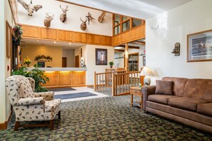 Coin salon dans le hall