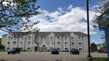 Overnatningsstedets facade – aften/nat