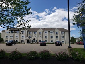 Front of property – evening/night - Microtel Inn & Suites by Wyndham Dover (Dover)