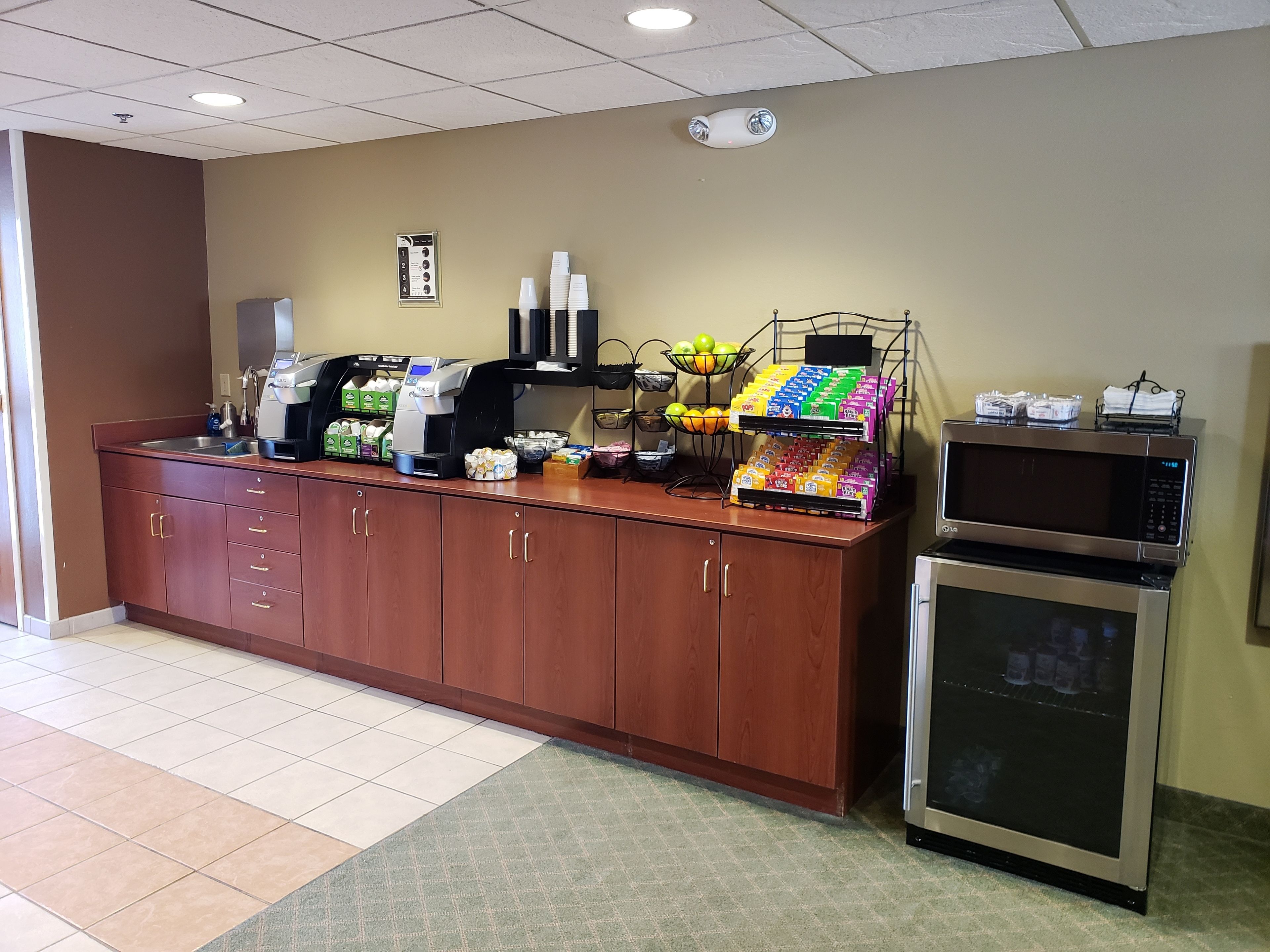free daily continental breakfast