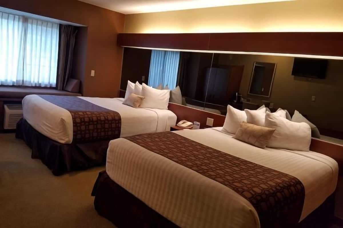 Premium bedding, in-room safe, desk, laptop workspace