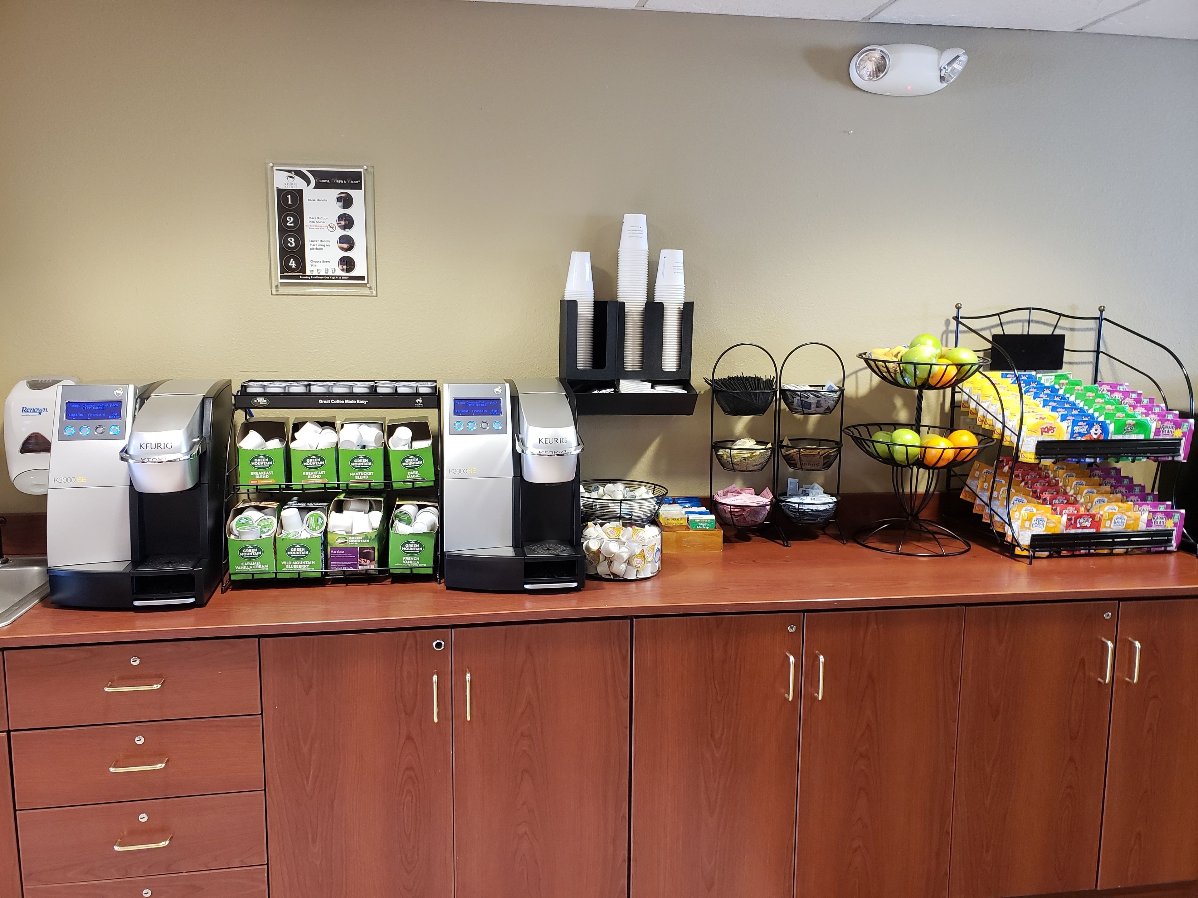 free daily continental breakfast