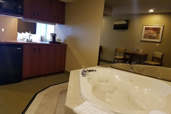 Suíte superluxo, 1 cama Queen, para não fumantes, banheira de hidromassagem | Banheira de hidromassagem particular