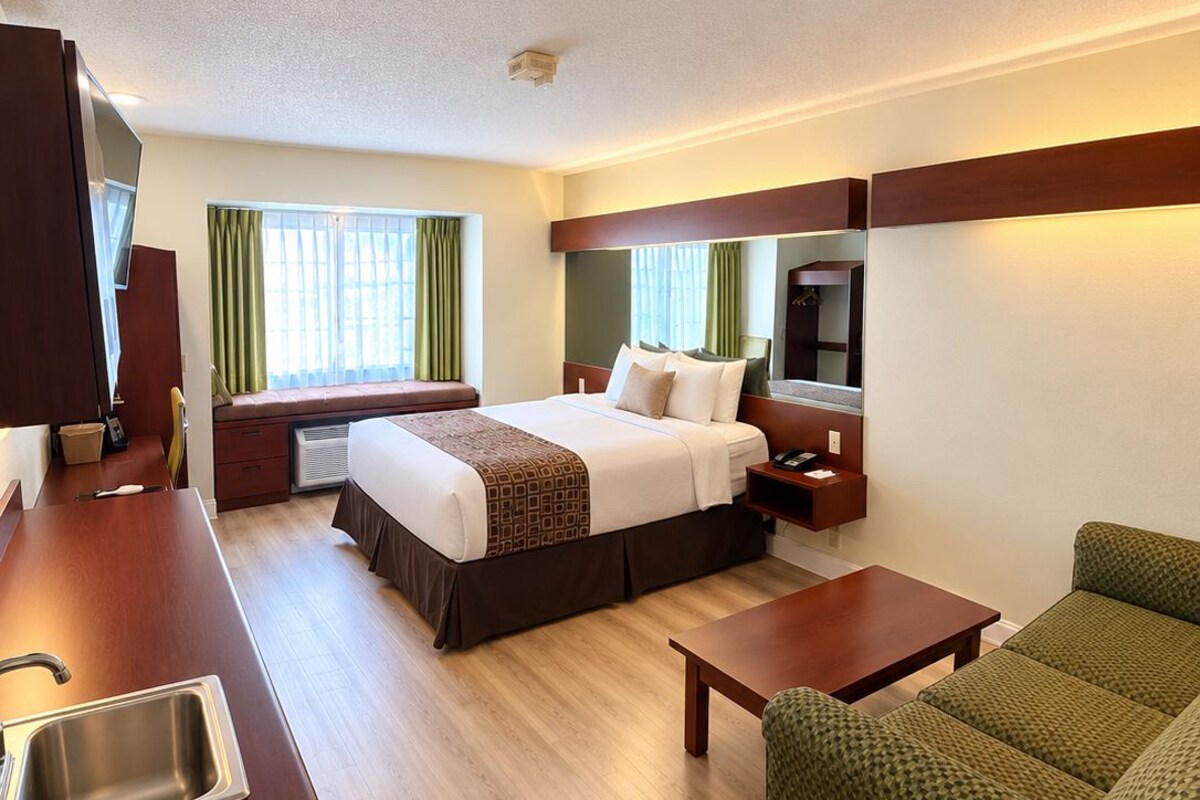 Suite, 1 Queen Bed, Accessible, Non Smoking | Premium bedding, in-room safe, desk, laptop workspace