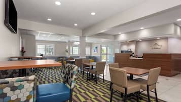 Free daily continental breakfast