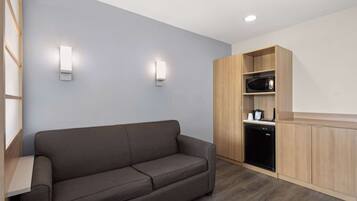 Premium bedding, desk, iron/ironing board, free WiFi