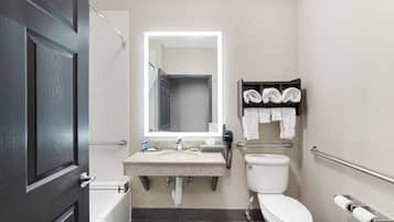 Combined shower/bathtub, free toiletries, hair dryer, towels
