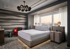 Executive Corner Suite | Premium bedding, down comforters, minibar, in-room safe - MGM Grand Detroit (Detroit)