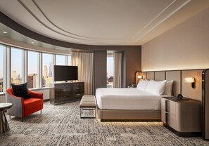 Luxury Corner Suite | Premium bedding, down duvets, minibar, in-room safe