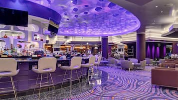2 bares o lounges