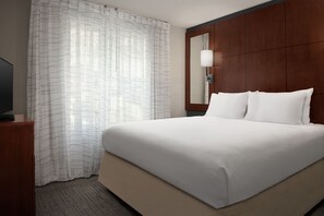 Premium bedding, desk, laptop workspace, blackout drapes - Residence Inn by Marriott Greensboro Airport (Greensboro)