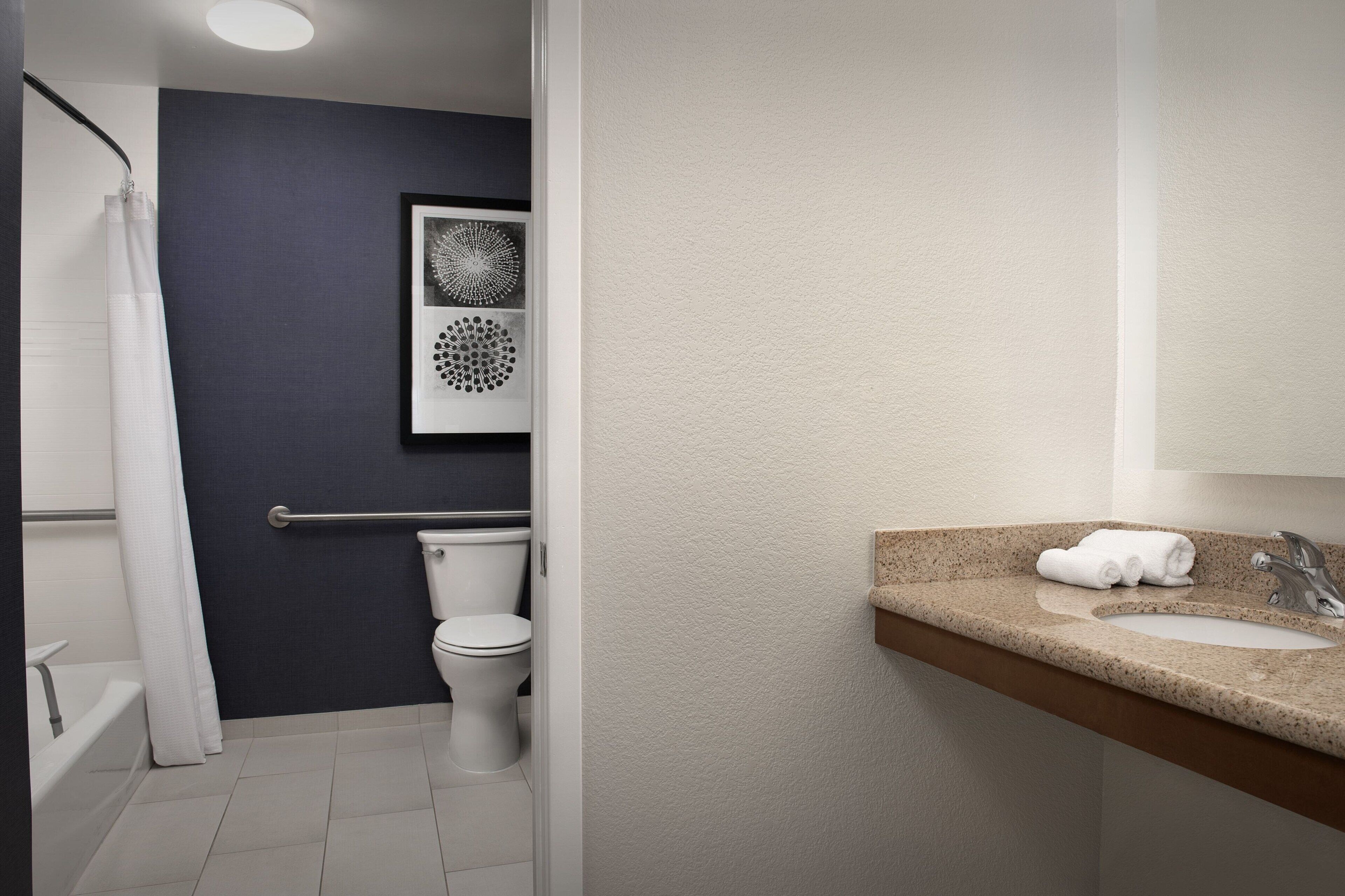 1 bedroom, premium bedding, desk, laptop workspace