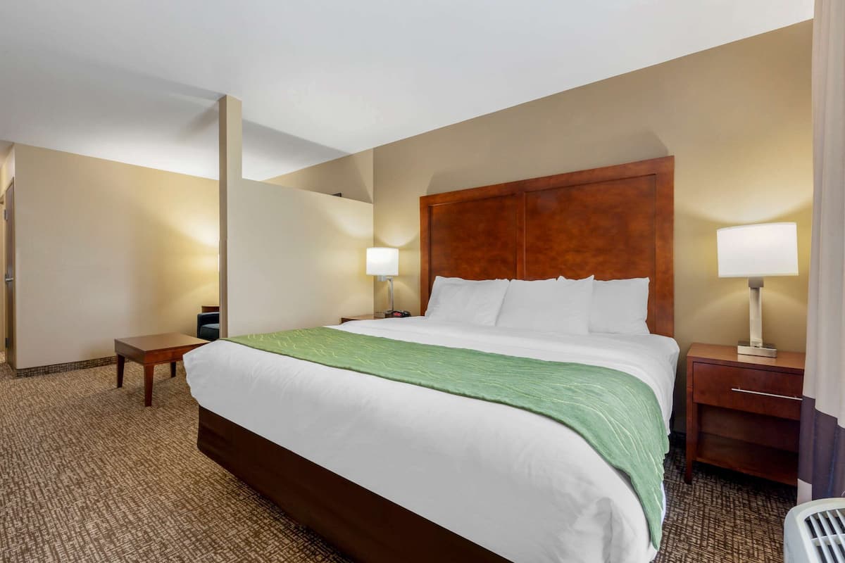 Desk, blackout drapes, iron/ironing board, free WiFi