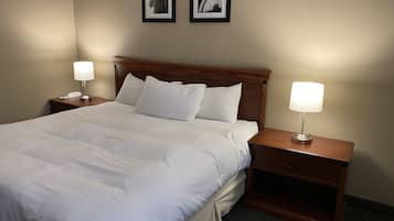 Room, 1 King Bed, Non Smoking, Refrigerator & Microwave (1 Star) | Desk, free WiFi, bed sheets, alarm clocks