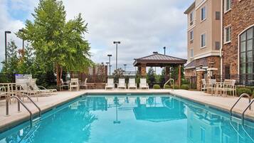 Outdoor pool, pool loungers