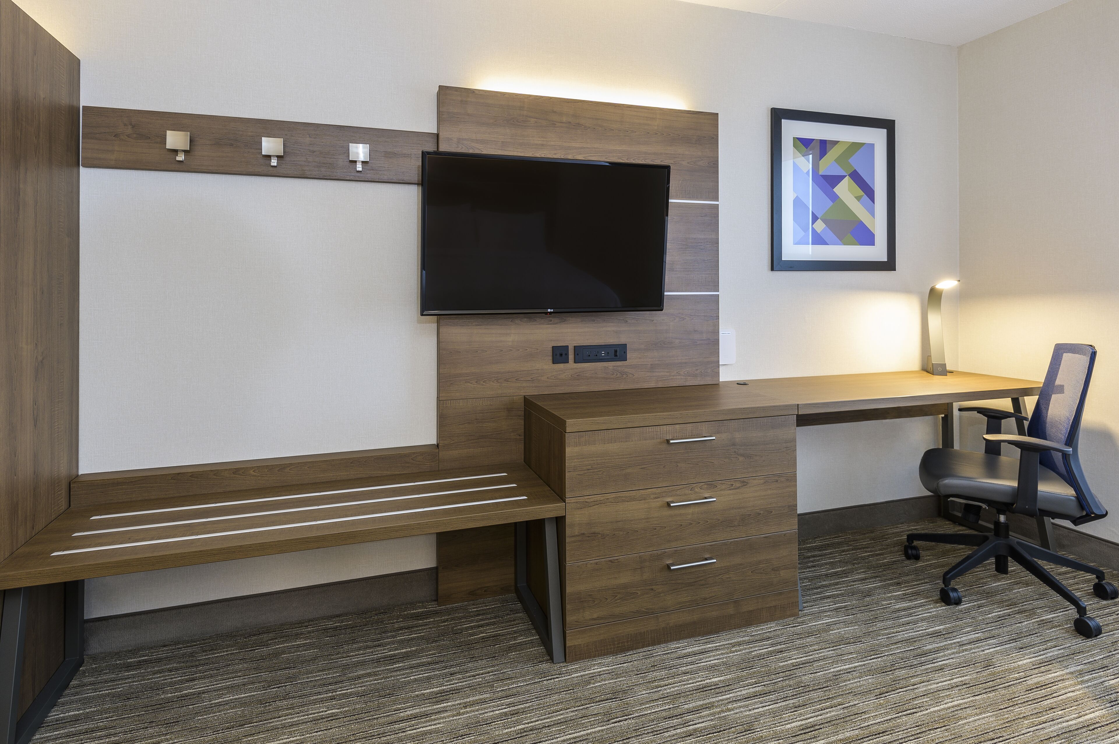 egyptian cotton sheets, premium bedding, pillow-top beds, in-room safe