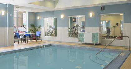 Holiday Inn Express & Suites North Bay by IHG